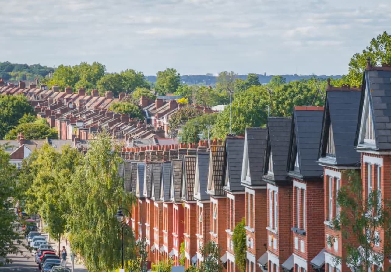 Will UK House Prices Rise by 4% in 2026? What Falling Interest Rates and Looser Mortgage Rules Mean for Buyers